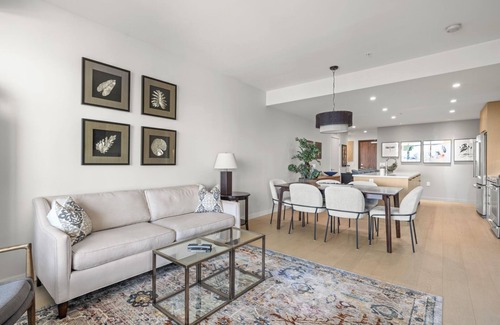 Booktown Condo | Sidney Sunnyside - Luxurious Seaside Living in Amazing Sidney by Victoria Prime!