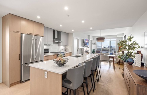 Booktown Condo | Sidney Sunnyside - Luxurious Seaside Living in Amazing Sidney by Victoria Prime!