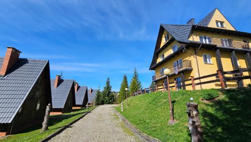Czarna House | SIEDLISKO HARENDA BIESZCZADY
