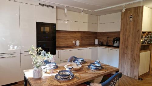 Lesna Apartment | Siedlisko Hortensjowe Wzgórza Szyszkowa 61, 59-820 Leśna - Apartament Janina