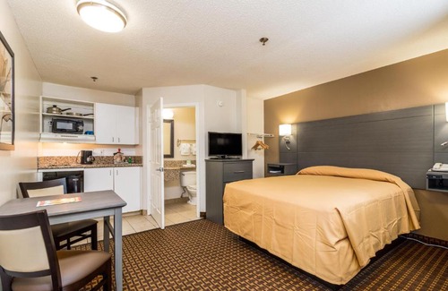 Ellendale Hotel | Siegel Select Bartlett