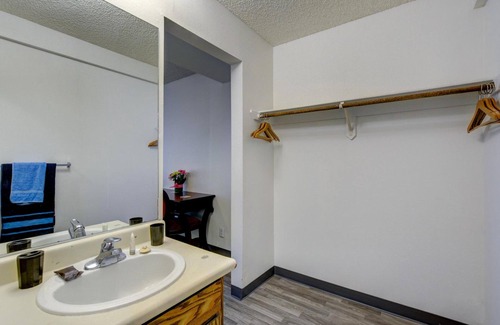 Nellis Air Force Base Hotel | Siegel Slots and Suites