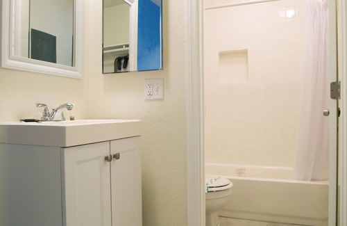 Nellis Air Force Base Hotel | Siegel Slots and Suites