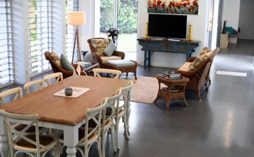 Mission Beach House | Sienna-Rose