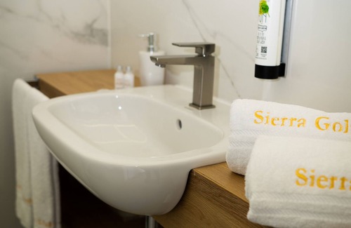 Wielkie Gowino Hotel | Sierra Bungaloves