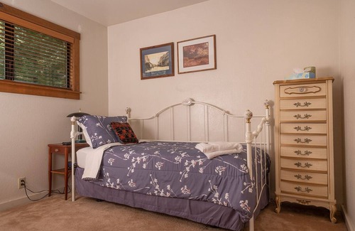 Nevada City House | Sierra Foothills Forest Retreat