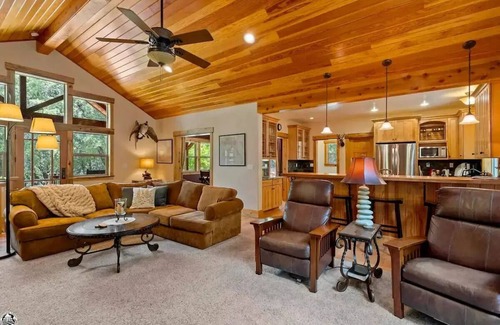 Twain Harte House | Sierra House of Twain Harte in the foothills of Yosemite & Stanislaus