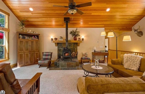 Twain Harte House | Sierra House of Twain Harte in the foothills of Yosemite & Stanislaus
