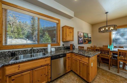 Shaver Lake House | Sierra Pines Villa5brmins To Lakegame Room