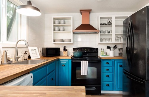 Oak Harbor House | Sierra Retreat - San Juan: Beach Cottage in Coupeville BY Betterstay