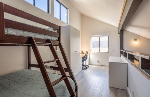 June Lake Apartment | Sierra Suns 6