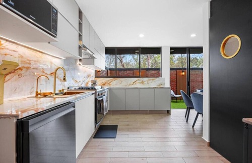 Magdalena Contreras House | Sierra Vista: Contemporary Townhouse BBQ Brand New