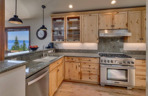 Talmont House | Sierra Vista - Lakeview - TLUXP