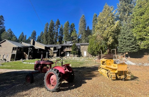 Emigrant Gap Hotel | Sierra Woods Lodge