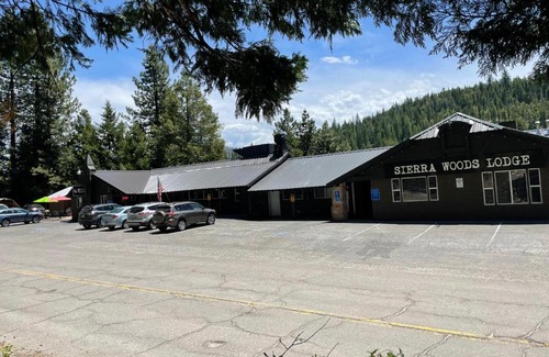 Emigrant Gap Hotel | Sierra Woods Lodge