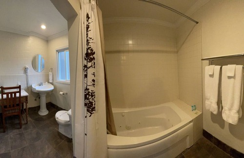 Emigrant Gap Hotel | Sierra Woods Lodge