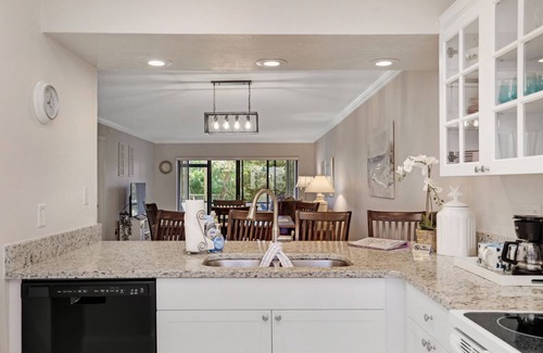 Siesta Key Condo | Siesta Dunes 1st Floor Beach Retreat + Bikes