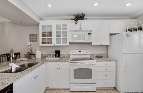Siesta Key Condo | Siesta Dunes 1st Floor Beach Retreat + Bikes