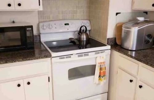 Ridge Wood Heights House | Siesta Key, 2.5 miles away! Close to everything.