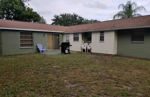 Ridge Wood Heights House | Siesta Key, 2.5 miles away! Close to everything.