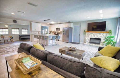 Gulf Gate Estates House | Siesta Key Paradise-Pool Oasis