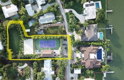 Bay Isle House | Siesta Key Sports Paradise- bball, vball, tennis, pickleball