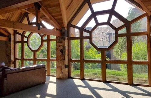 Wolf Creek House | Siggi's Longhorn Lodge