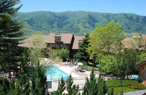 Wolf Creek House | Siggi's Longhorn Lodge