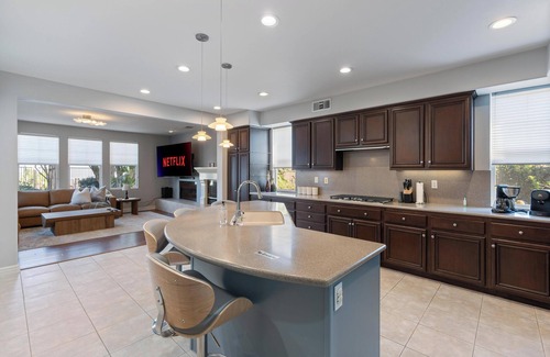 Harbor House | Signal Hill Luxury Home With Pool, Jacuzzi & Panoramic Views
