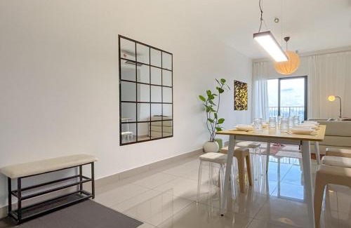Kampung Pinang Baik Apartment | Signature 3-bedroom w Kiara Bay view