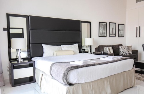 Dubai Sports City Apartment | Signature Holiday Homes - Modern Studio Apartment, Dubai Sports City