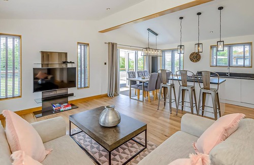 Newbury Ski Chalet | Signature Spa Four Pet