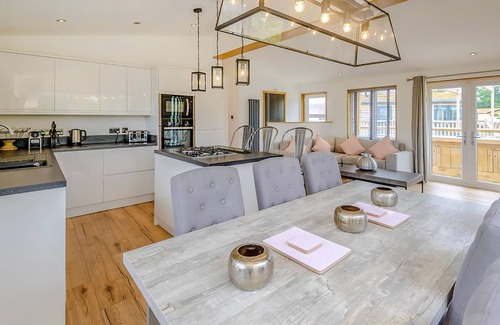 Newbury Ski Chalet | Signature Spa Four Pet