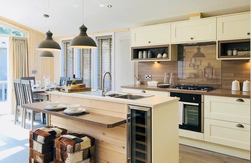 Bury St Edmunds Ski Chalet | Signature Spa Six Pet