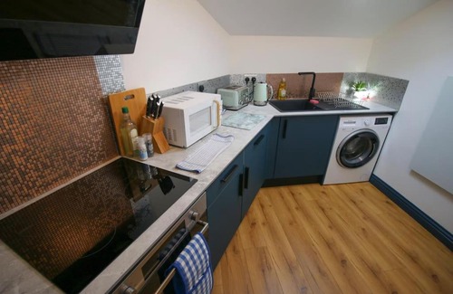 Newport Apartment | Signature Suits; Three Bed Flat by PROPERTY PROMISE