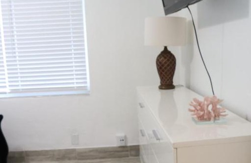 Palm Beach Shores Apartment | SII Luxury 1 Bedroom close to the beach