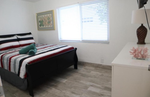 Palm Beach Shores Apartment | SII Luxury 1 Bedroom close to the beach