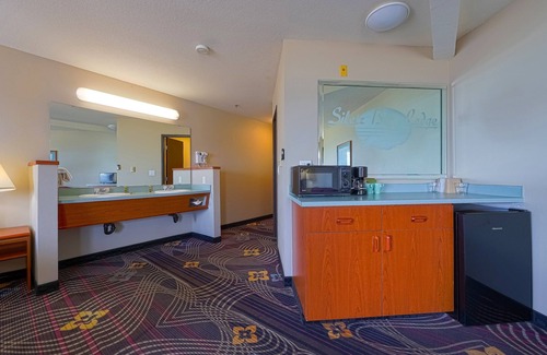Lincoln City Hotel | Siletz Bay Beachfront Hotel by OYO Lincoln City
