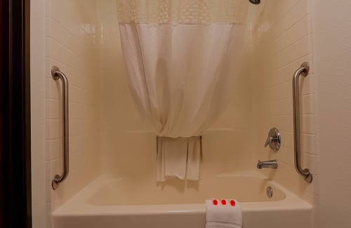 Lincoln City Hotel | Siletz Bay Beachfront Hotel by OYO Lincoln City