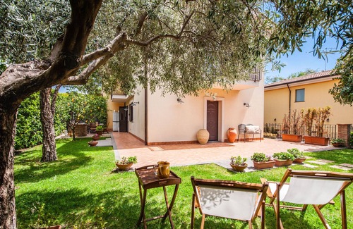 Trecastagni Ski Chalet | Siliqua House with Garden by Wonderful Italy
