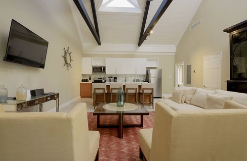 Nassau Villa | Silk Cotton Villa 9
