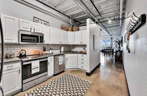 Brazos Apartment | Silo Boho Bungalow - Downtown Waco