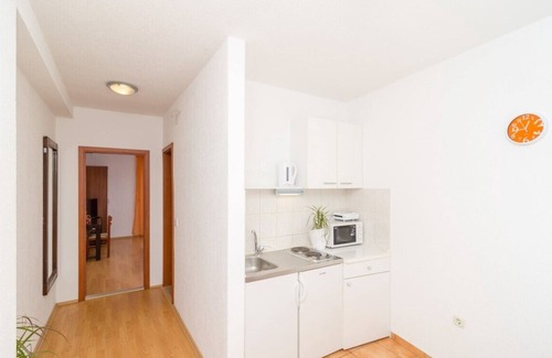 Polace Apartment | Šilok One Bedroom Apartment with Terrace and Sea View