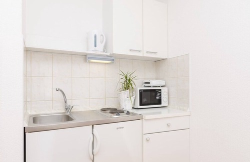 Polace Apartment | Šilok One Bedroom Apartment with Terrace and Sea View
