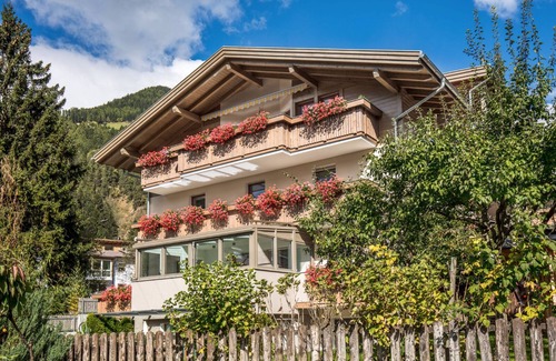 San Giovanni Apartment | Silva Alpenblick Apartments with Mountain View, Wi-Fi, Garden and Terrace