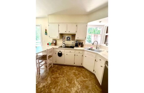 Silver Beach Cottage | Silver Beach, 3 Bedroom cottage w/pool