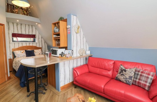 North Wheatley Cottage | SILVER BIRCH LODGE, romantic, with hot tub in Misterton