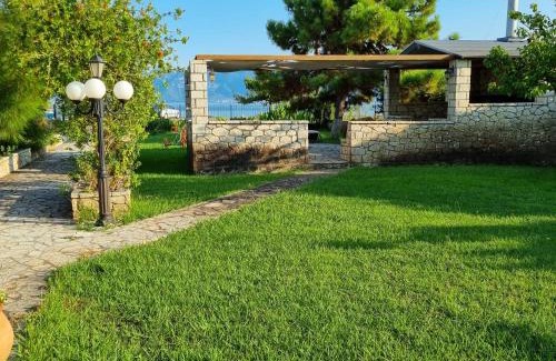 Stylida House | Silver Cape Raches on the sea