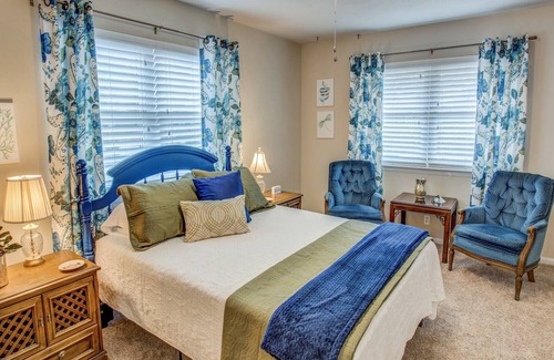 Azle House | Silver Creek Country House - A vintage country house