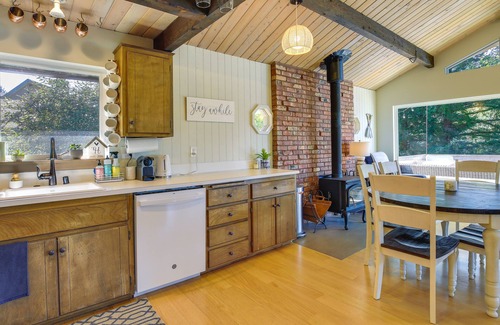 Silver Creek House | Silver Creek Vacation Rental on Mayfield Lake!